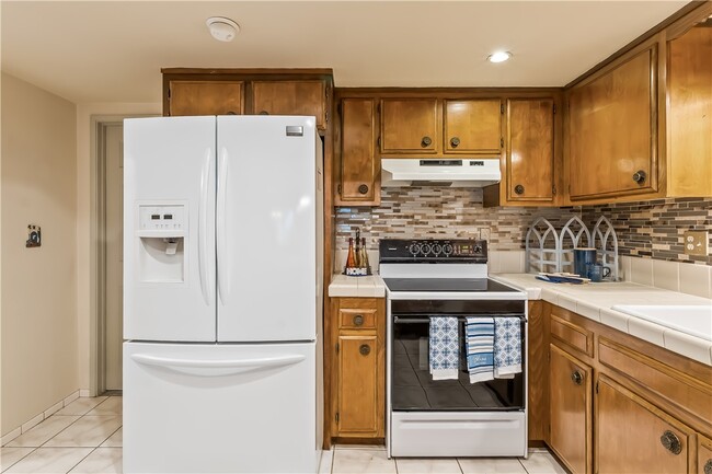 Building Photo - 2687 Country Club Dr