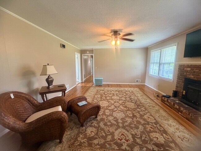 Building Photo - 839 Malibu Dr