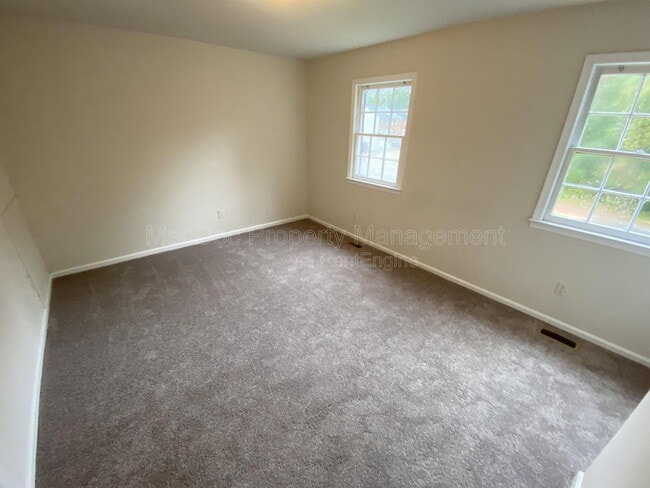 Building Photo - 14 Manchester Ct