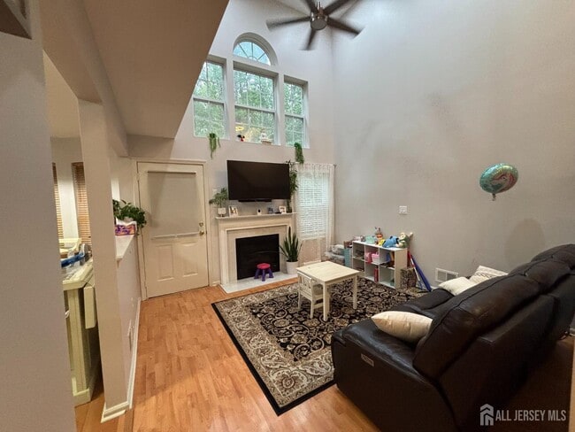 Building Photo - 162 Briarwood Dr