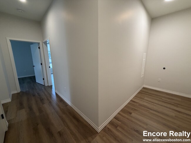 Building Photo - 5 Washington St