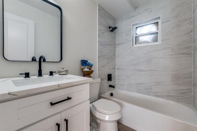 Building Photo - 5917 Gaston Ave