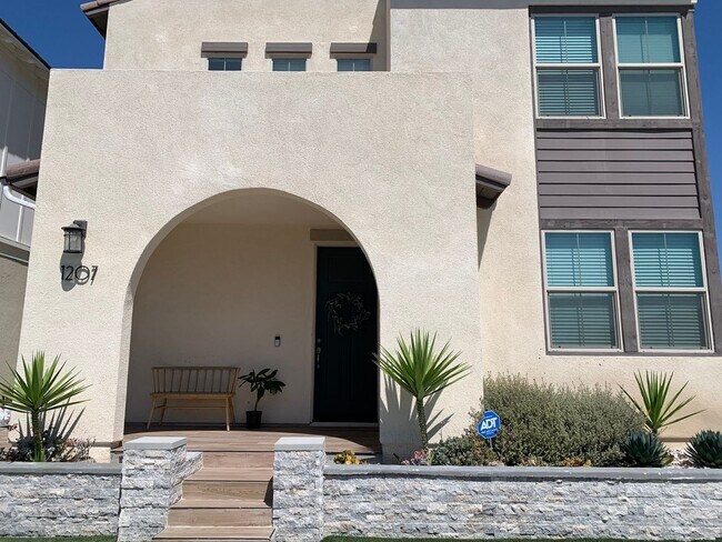 Building Photo - Beautiful Home 4bed/3 bath