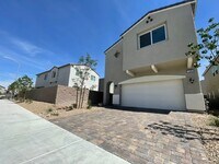 Building Photo - BEAUTIFUL 4 BEDROOM + LOFT HOME LOCATED IN...
