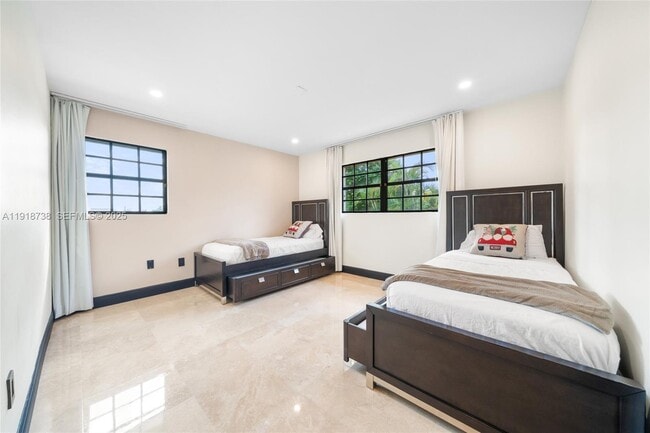 Building Photo - 5424 SW 154th Pl