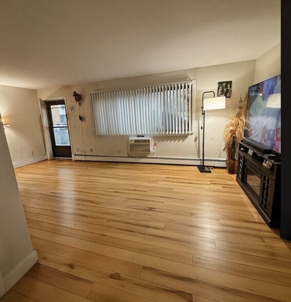 Building Photo - 331 Cricket Ln