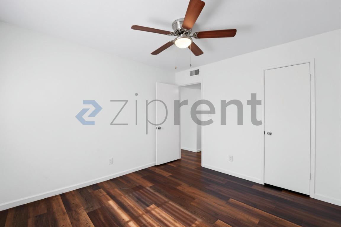 Building Photo - Unit 411