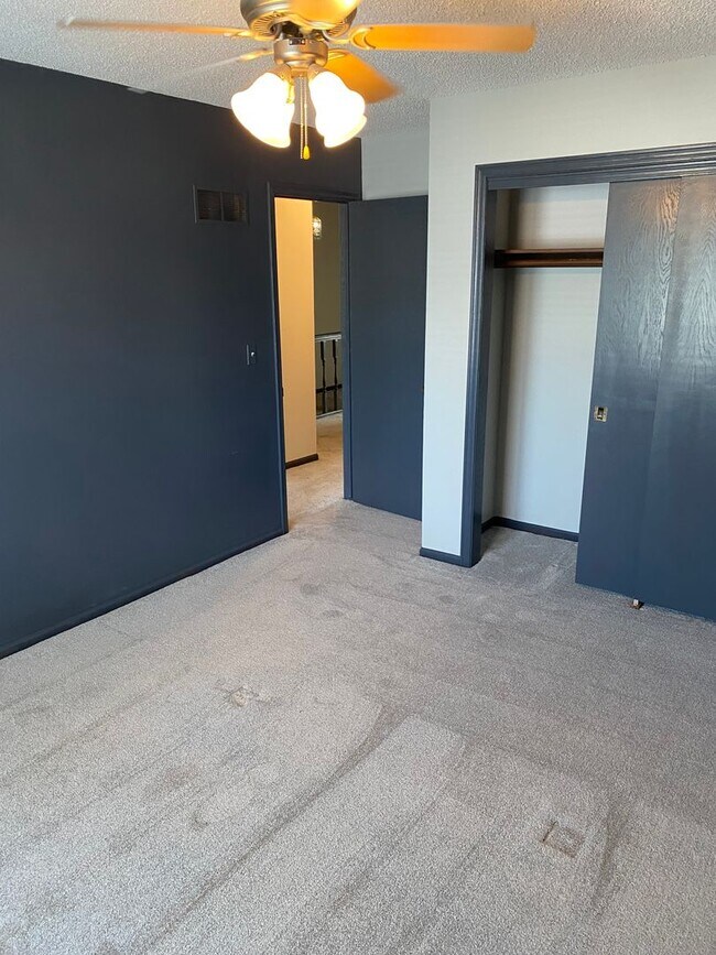 Building Photo - Fully Updated 3 Bedroom 3 Bath Townhouse with 2 Stall Attatched Garage