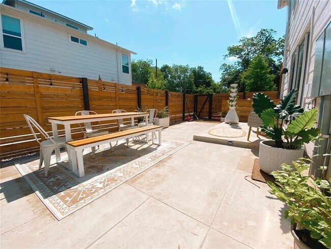 Building Photo - 1106 Walton Ln