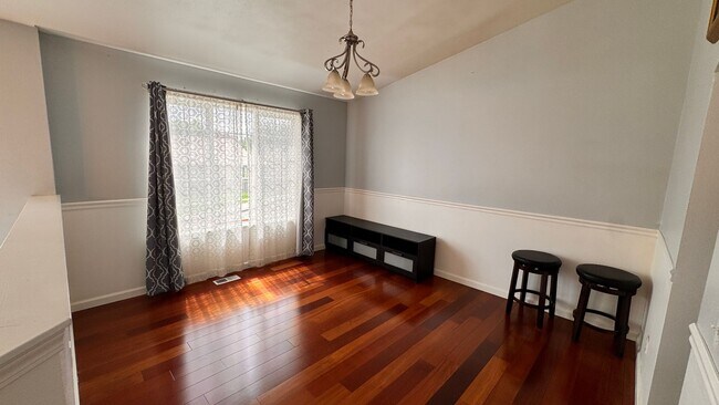 Building Photo - Spacious & Modern 4-Bedroom Home in Kent