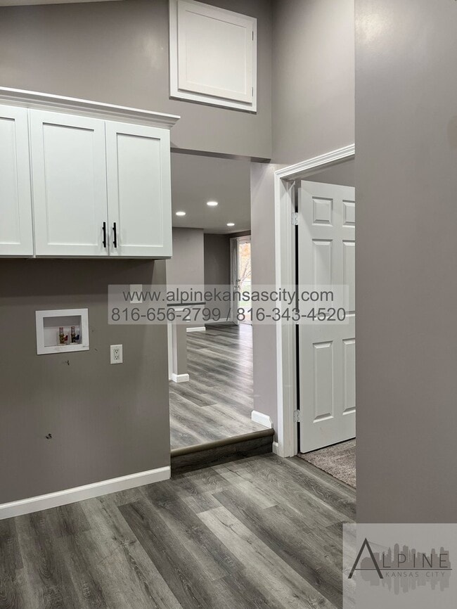 Building Photo - 5 Bedrooms, PLUS Rec Room in Gladstone!