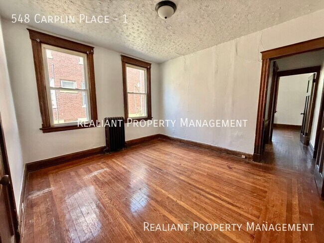 Building Photo - 548 Carplin Pl