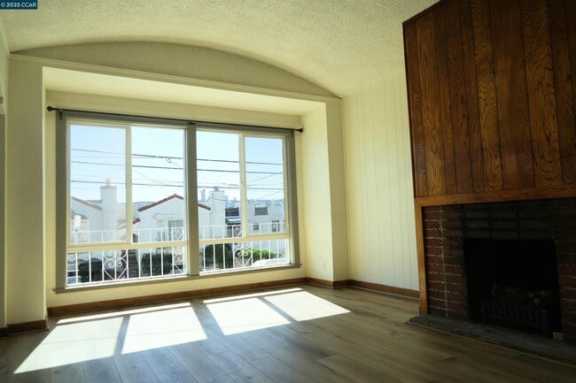 Building Photo - 158 W Moltke St