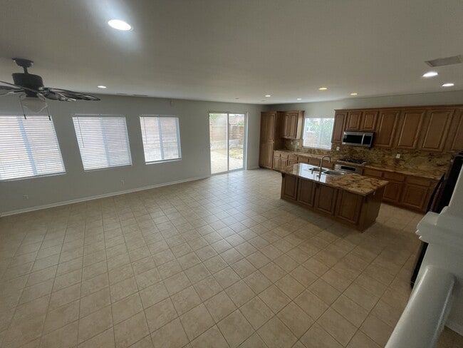 Building Photo - 37280 Parkway Dr