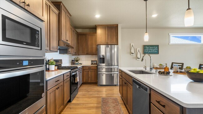 Building Photo - Move-In Ready West Richland Rental – 3-Car Garage, Fenced Yard, Hot Tub Included