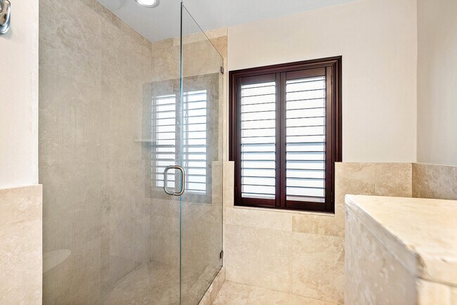 Building Photo - 2121 Areca Palm Rd