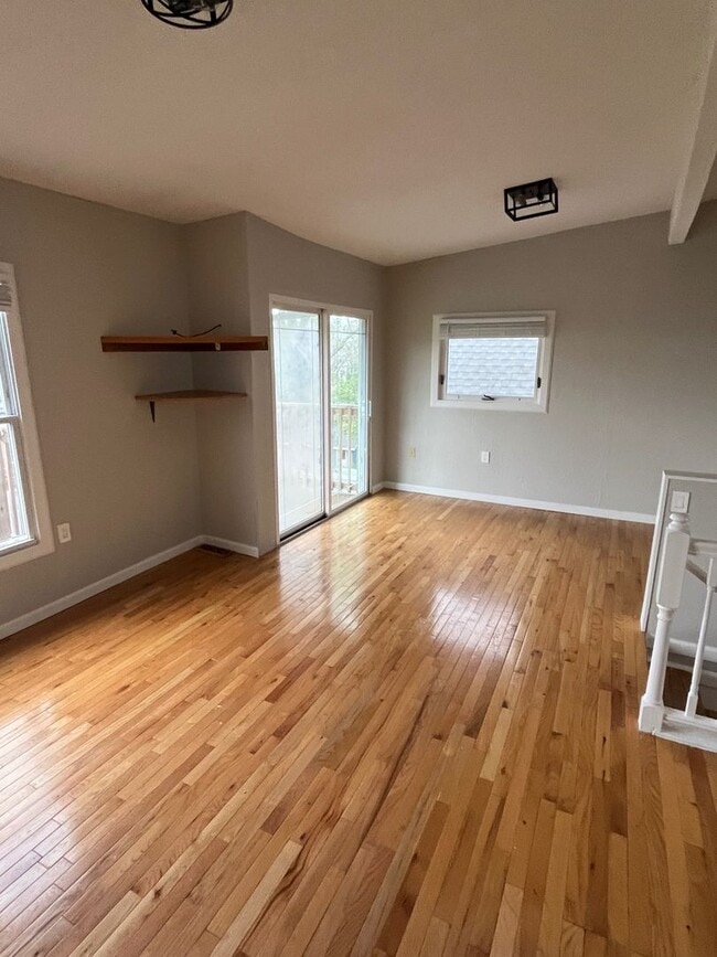 Building Photo - 3215 N Bartlett Ave