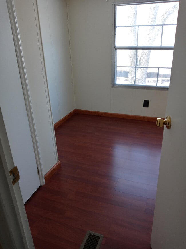 Building Photo - 259 Golden Crest Dr