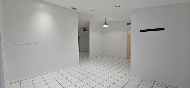 Building Photo - 7511 SW 114th Ct