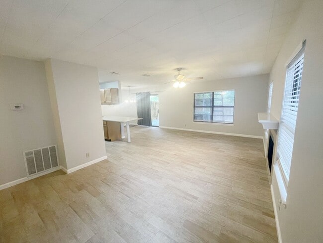 Building Photo - 11719 Country Springs St