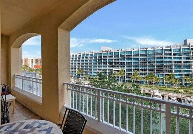 Building Photo - 3001 NE 185th St