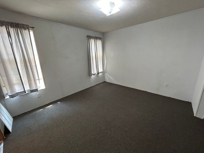 Building Photo - 3 Bedroom 2 Bath Trailer for Rent