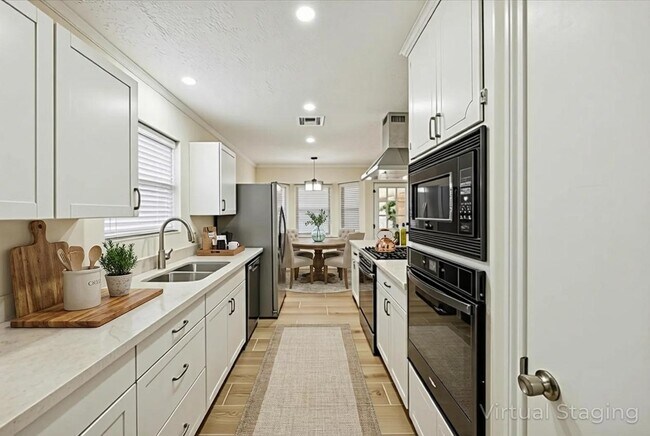 Building Photo - 9631 Philmont Dr