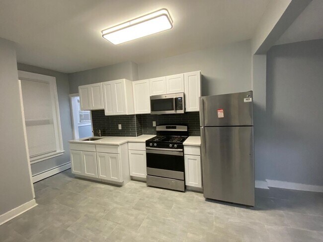 Building Photo - 378 Orchard St