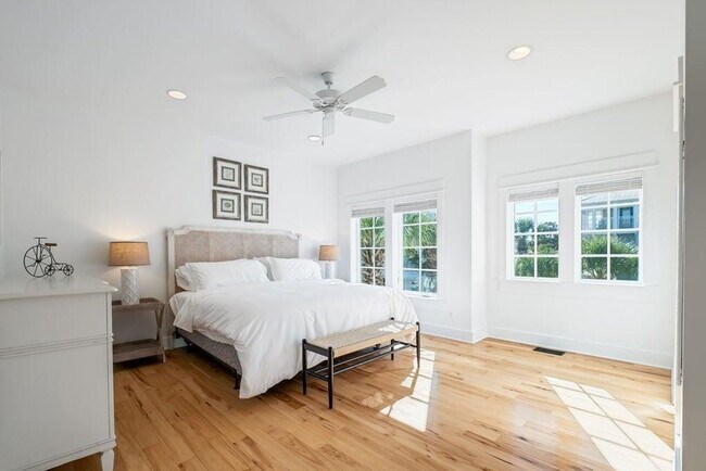 Building Photo - 110 E Blue Crab Loop