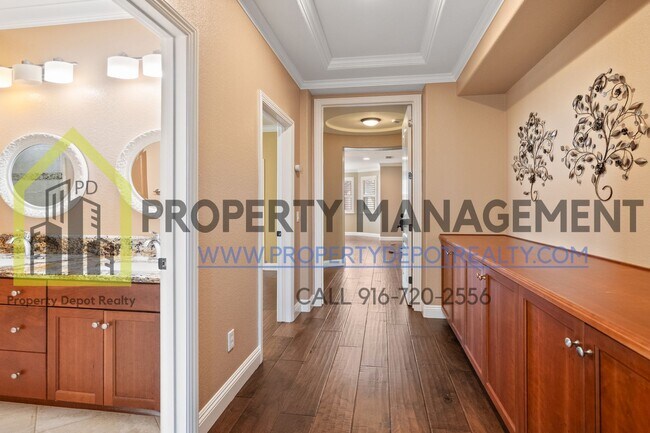 Building Photo - Stunning Custom 5-Bedroom, 3-Bath Home in ...