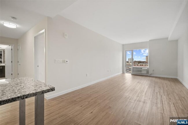 Building Photo - 69 Main St