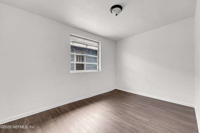 Building Photo - 503 W 16th St