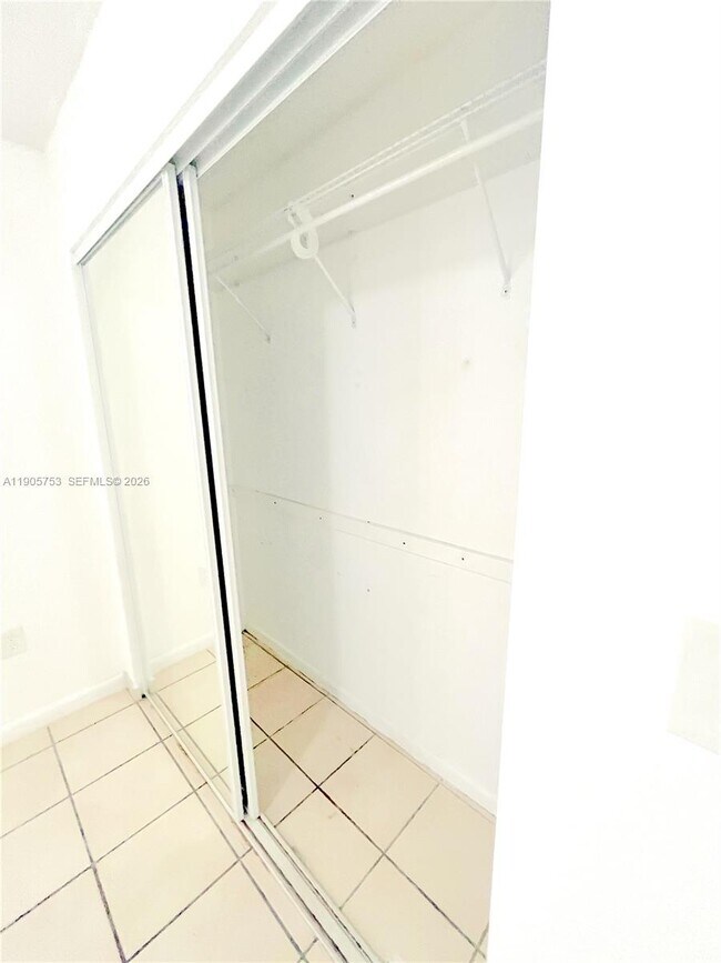 Building Photo - 2740 W 63rd St