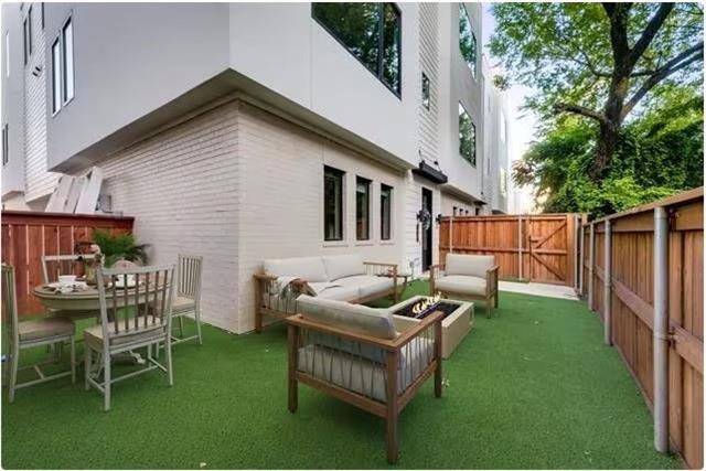 Building Photo - 2633 Reagan St