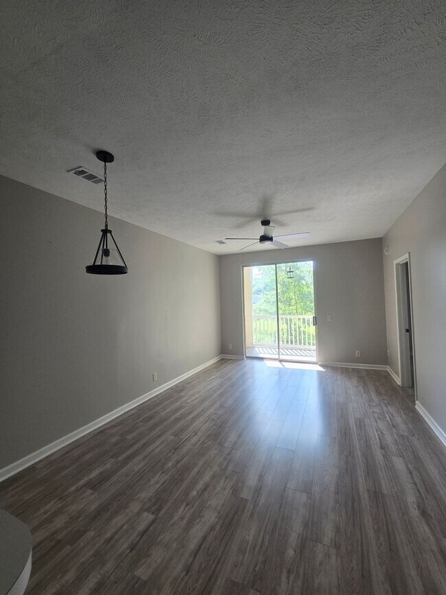 Building Photo - 504 River Oaks Dr