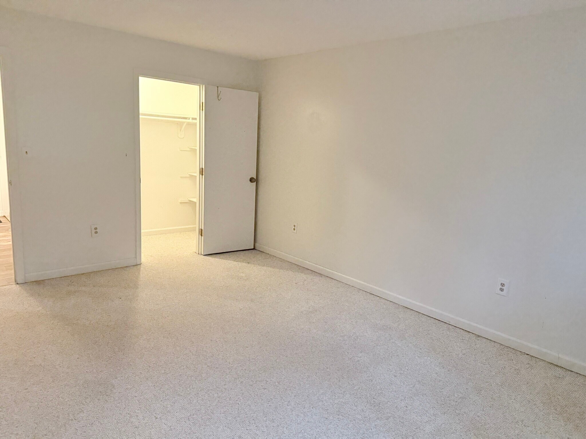Building Photo - 11 Saint James Pl