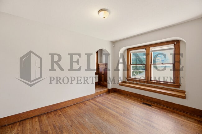Building Photo - 432 S Osage St