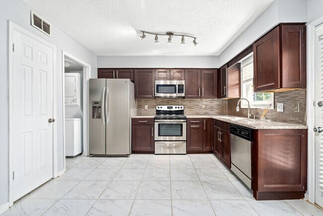 Building Photo - The Brookes Condos, Unit 02-09