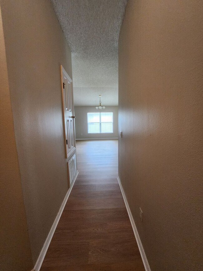 Building Photo - 4 BEDRROM HOME IN DESIRABLE AREA IN WEST MELBOURNE