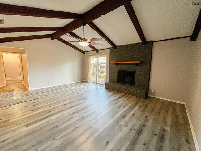 Building Photo - 5533 Briargrove Dr