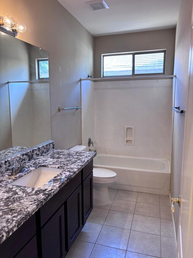 Building Photo - 2720 E Hulet Dr