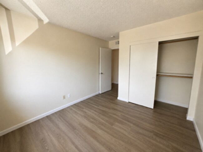 Building Photo - 2117 Palisade Ave