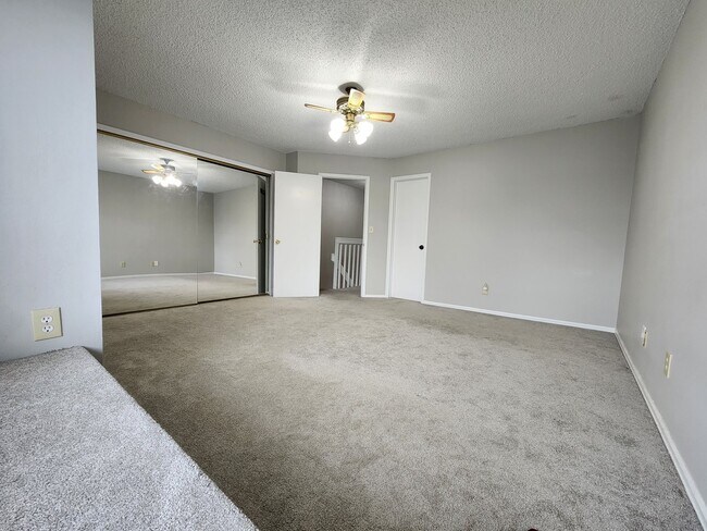 Building Photo - 2 bedroom westside - Rockrimmon