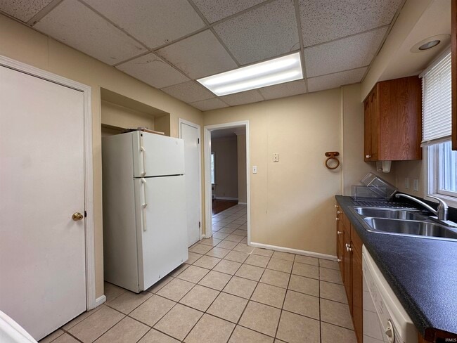 Building Photo - 905 Lincoln Ave