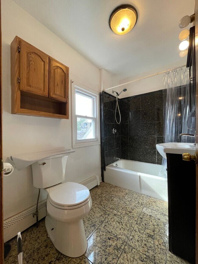 Building Photo - 3bed with in unit laundry in Cambridge