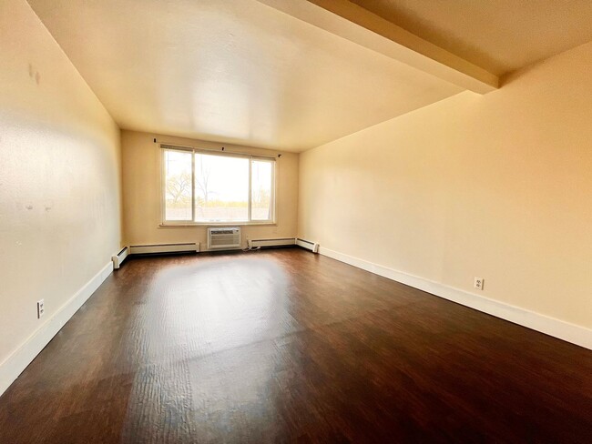 Building Photo - Robertson1001 (KC-JF-NB)