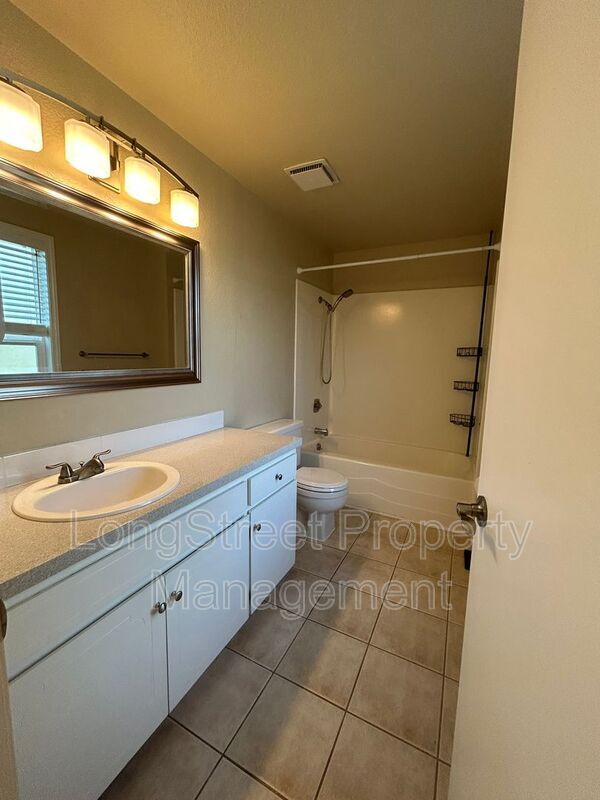 Building Photo - 4181 NW Jasmine Pl