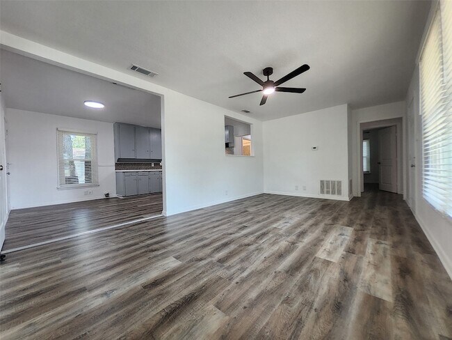 Building Photo - 558 Harrison Ln