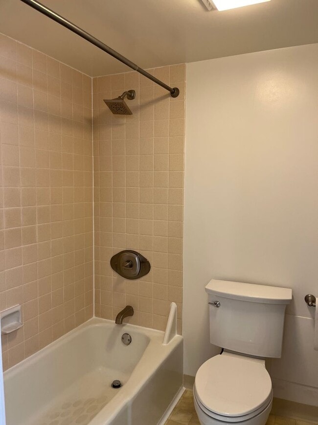 Building Photo - Pearl Regency 1 bedroom, 1 bath condo, wit...