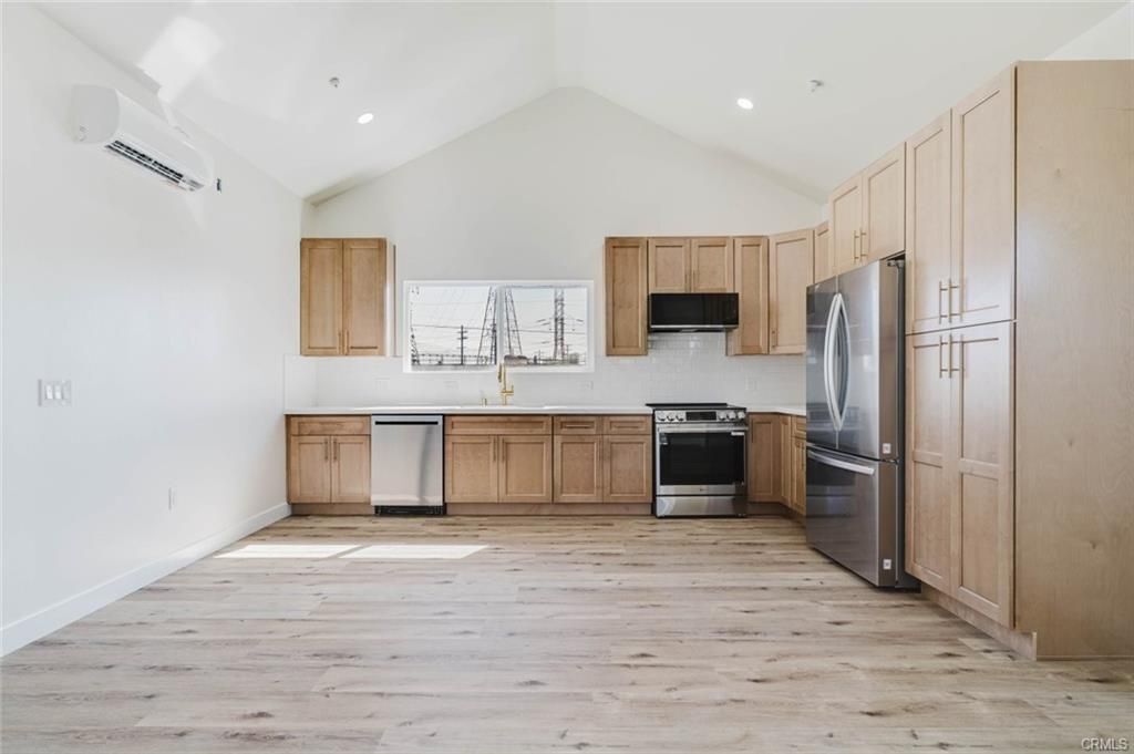 Building Photo - 5732 Willowcrest Ave